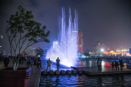 南昌秋水广场喷泉图片