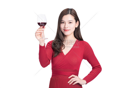 女性喝红酒图片