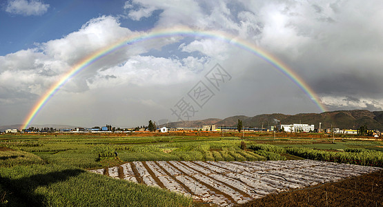 雨后彩虹全景高清图片