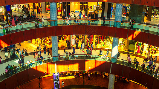 商场街景迪拜shoppingmall里的人背景
