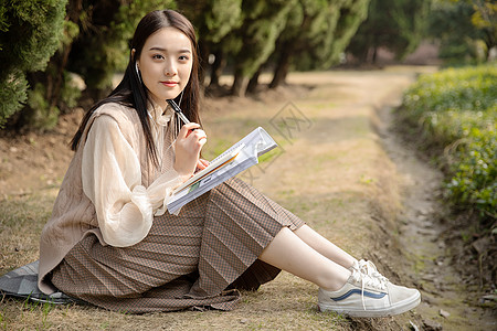 美女户外读书背景图片