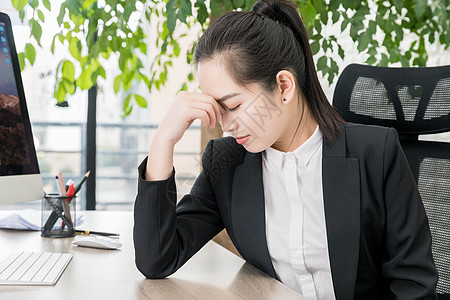 苦恼的商务人士女性职场疲惫思考背景