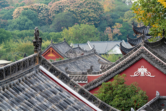 红墙青瓦的江西庐山寺庙图片