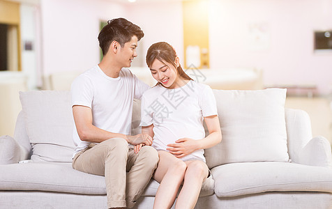 关爱孕妇夫妻高清图片素材
