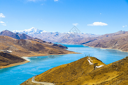 蓝绿色背景冬天蓝绿色宝石般的羊湖羊卓雍措背景