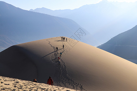 西藏林芝沙丘风光背景图片