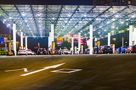 加油站夜景图片