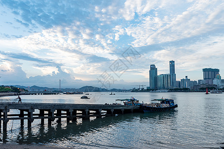 厦门鼓浪屿上眺望鹭江道图片