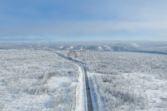 航拍阿尔山冰雪公路图片