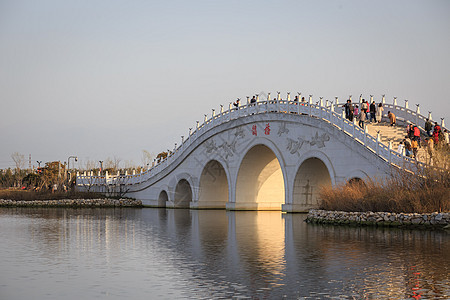 西安昆明池遗址公园鹊桥背景图片