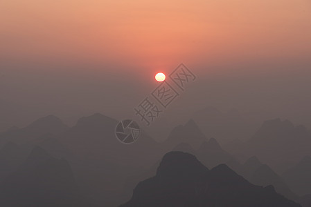 广西桂林尧山日出背景