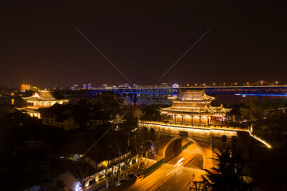 湖北旅游景点铁门关夜景图片