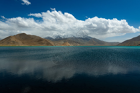 蓝天白云湖新疆帕米尔高原戈壁高原背景