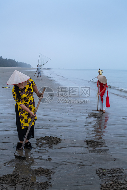 广西京族渔民捕鱼场景图片