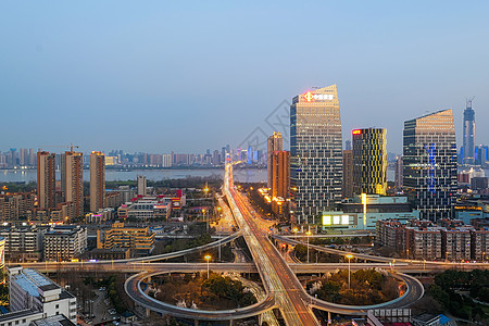 城市车水马龙的夜景道路图片