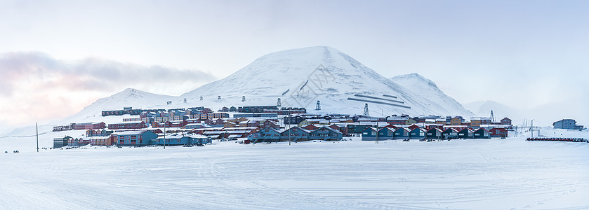 北极城市朗伊尔城冬季城市雪景图片