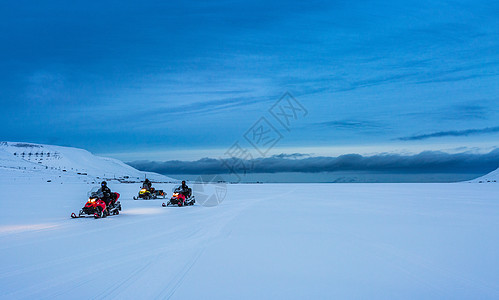 北极户外雪地摩托探险背景图片