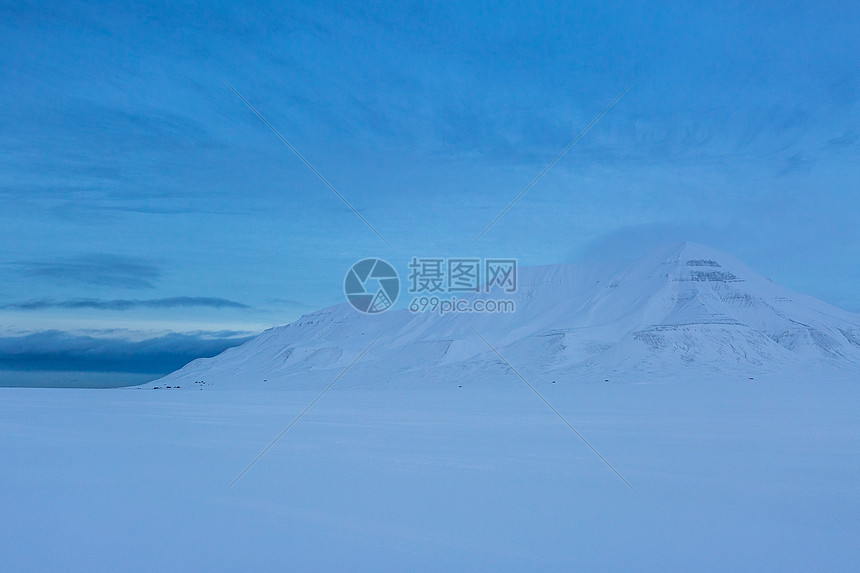 北极壮观的冰原雪山图片