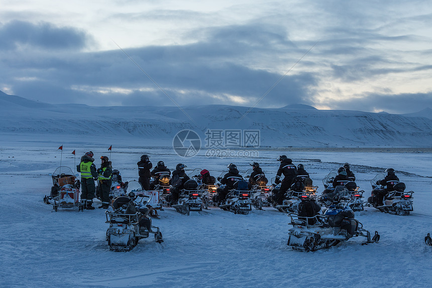 北极户外雪地摩托探险图片