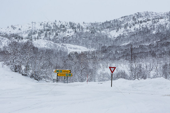 挪威北极圈冬季雪景图片