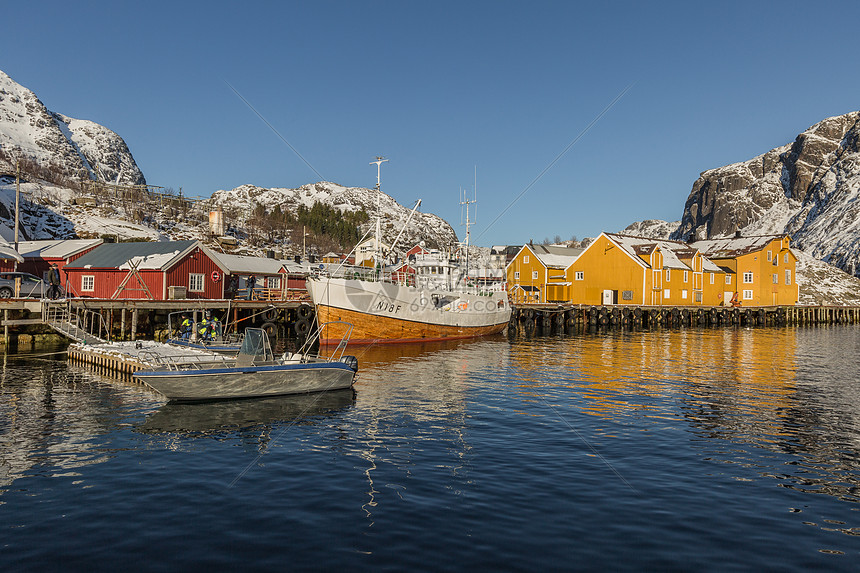 挪威著名旅游胜地罗弗敦群岛渔村彩色房子图片