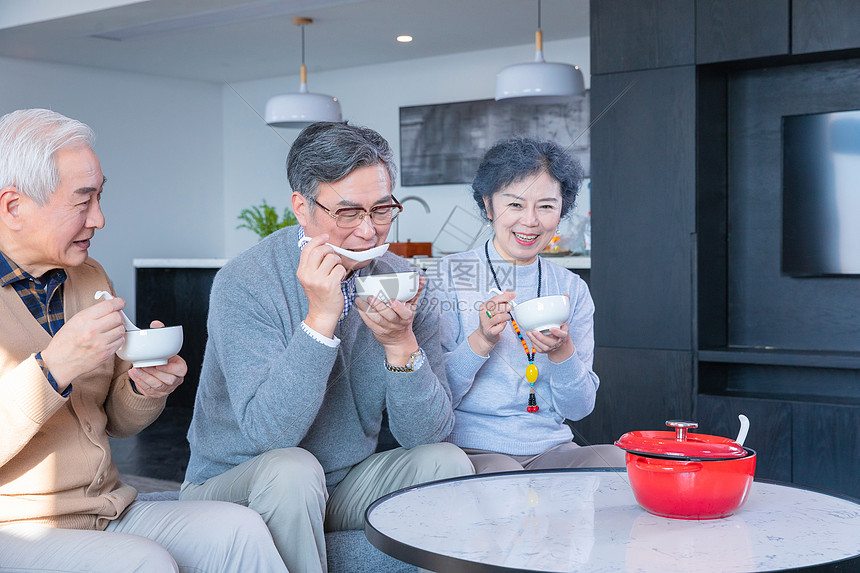 老年人家庭聚会图片