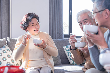 家庭聚会素材老年人家庭聚会背景