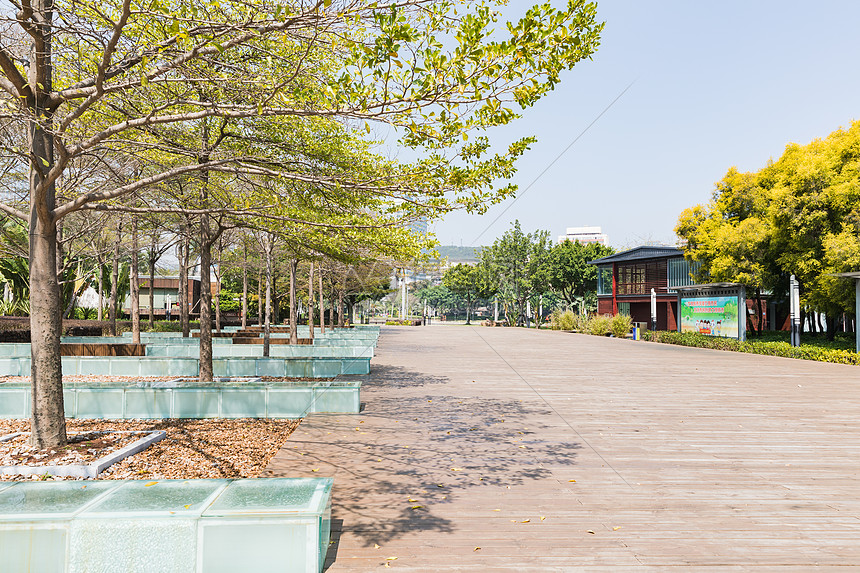 公园空旷休息广场图片