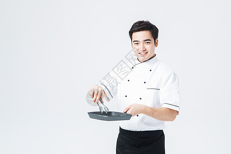 厨师拿着平底煎锅图片