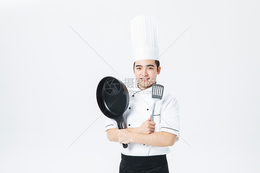 厨师拿着锅