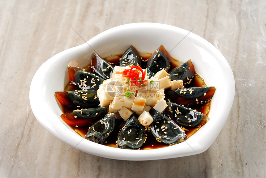 皮蛋拌豆腐