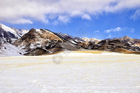 新疆天山冬季雪山背景图片