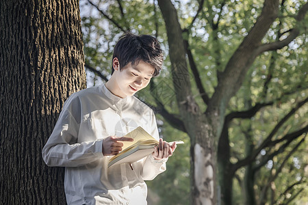 学生男性阅读背景