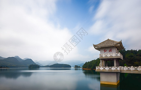 山脉河流平流雾图片