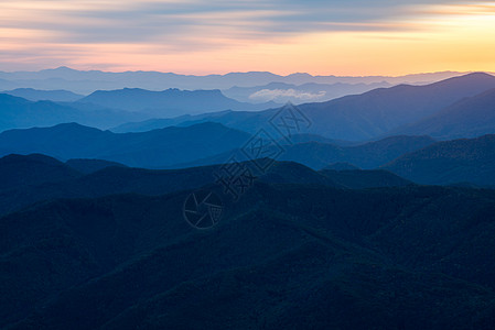 山脉山峦叠嶂高清图片