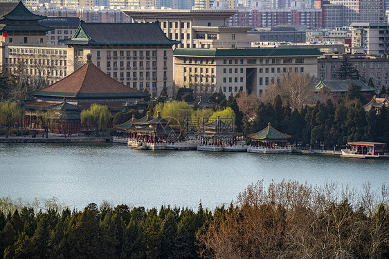 北京北海公园的五龙亭图片