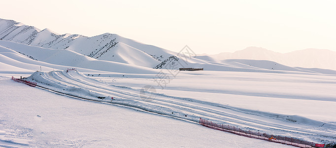 新疆冬季滑雪场模式旅游经济发展特色小镇背景图片