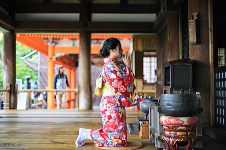 日本美女川崎希京都清水寺和服少女祈福背景