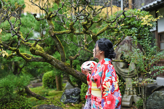 京都日式庭院和服少女图片