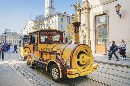 乌克兰利沃夫老城小火车高清图片