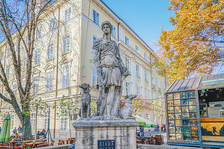 乌克兰利沃夫老城艺术雕塑背景图片