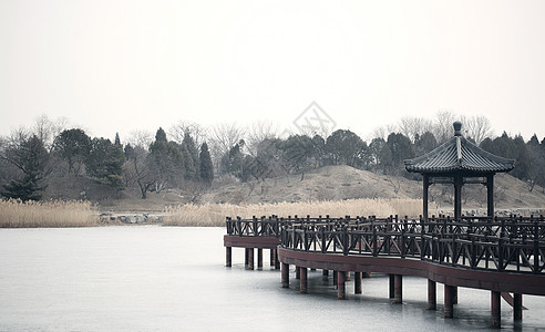 圆明园结冰湖面背景图片