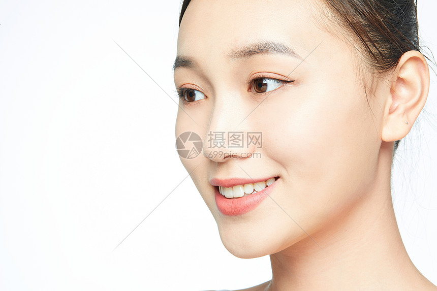 女性面部特写图片