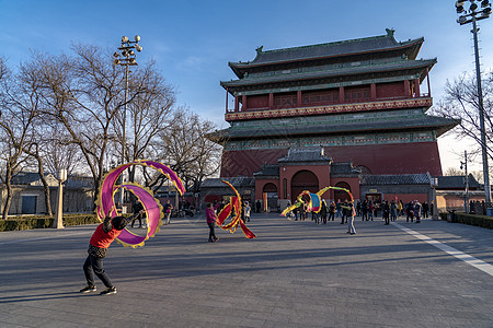 跳舞大妈北京鼓楼大妈彩绸舞背景