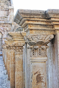 约旦安曼古罗马剧场立柱背景图片