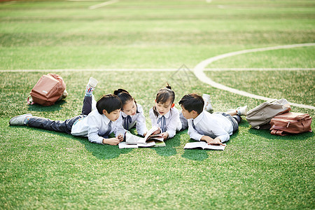 小学生操场活动图片