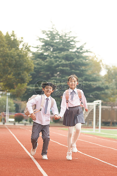 小学生奔跑图片