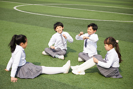 小学生操场活动高清图片