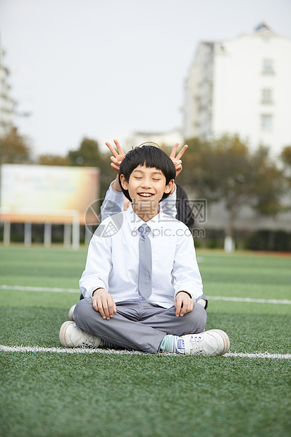 小学生操场活动图片