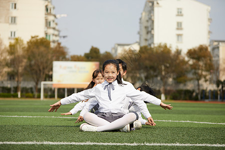 小学生操场活动背景图片